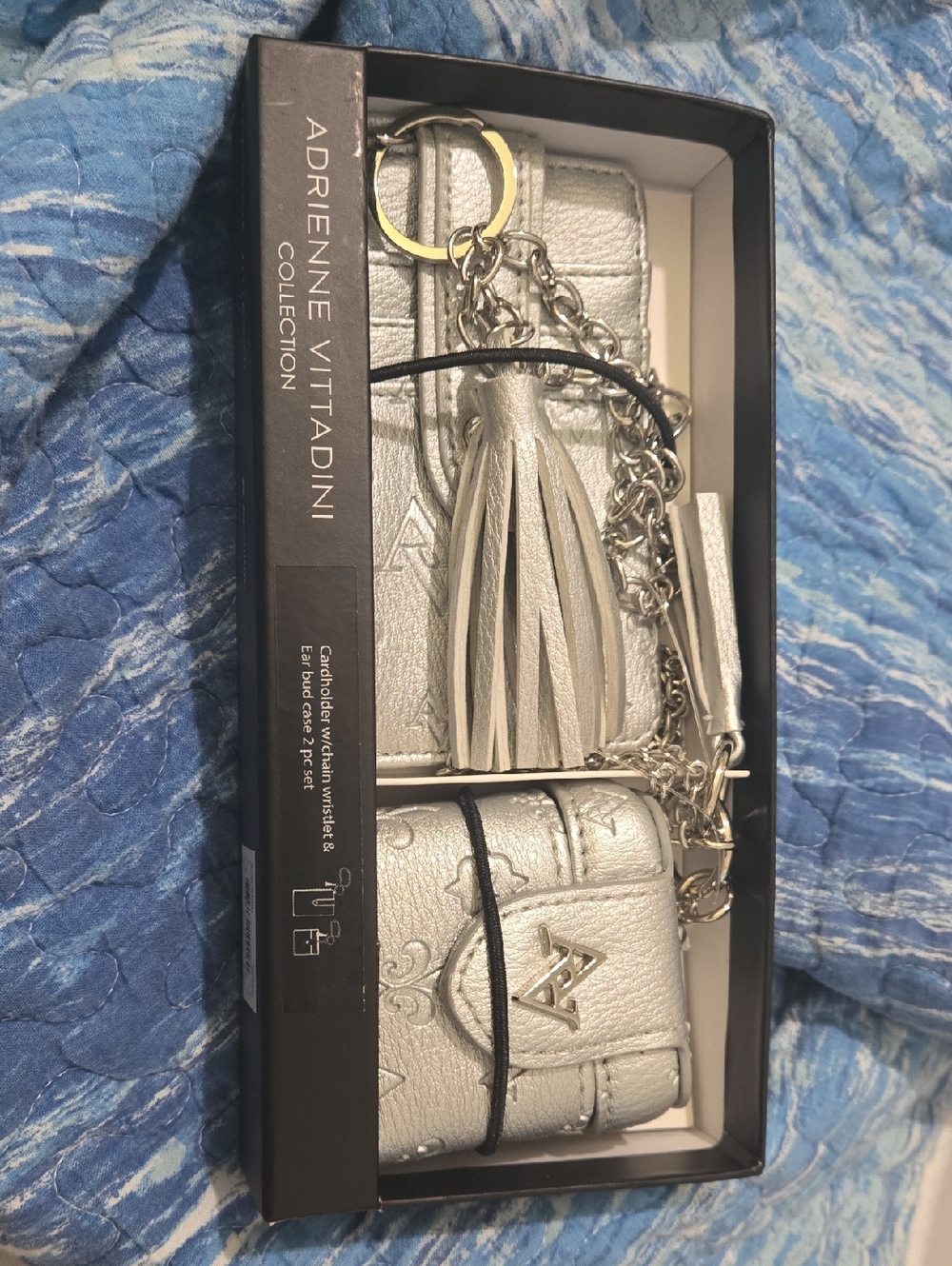Adrienne Vittadini Silver Metallic Cardholder W/Chain Wristlet & Earbud Case Set